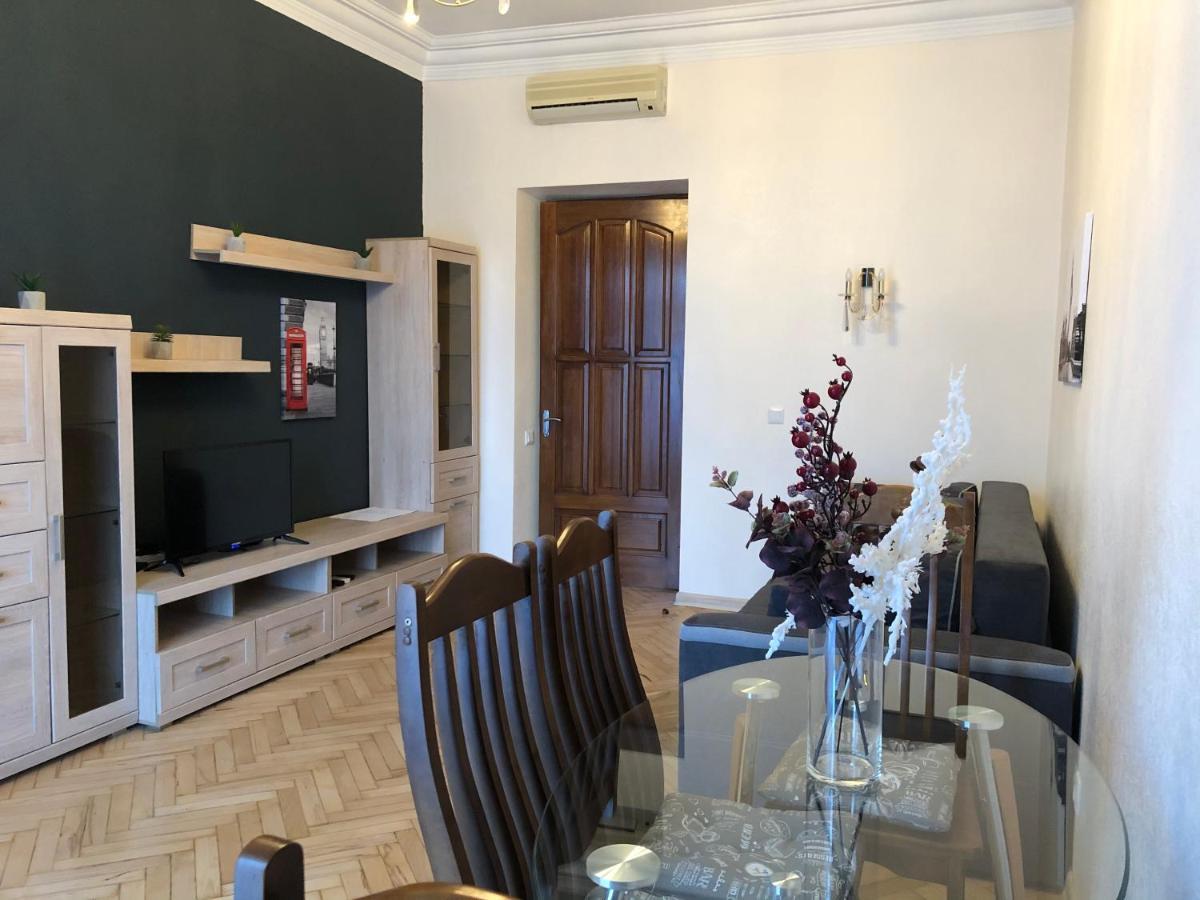 Freddies Apartment Kiev Bagian luar foto